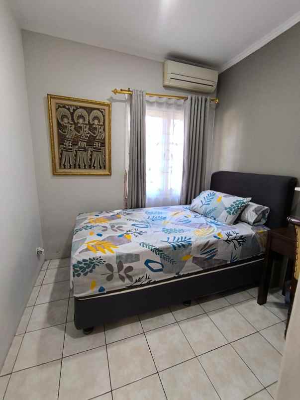 dijual rumah kota baru parahyangan