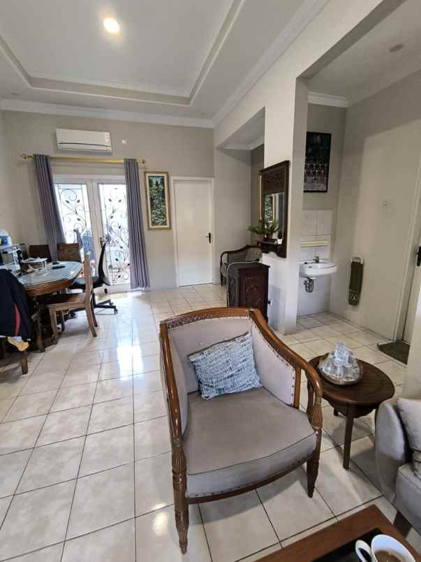 dijual rumah kota baru parahyangan