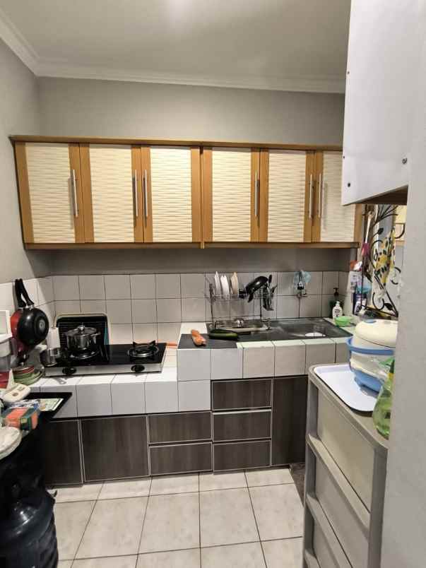 dijual rumah kota baru parahyangan