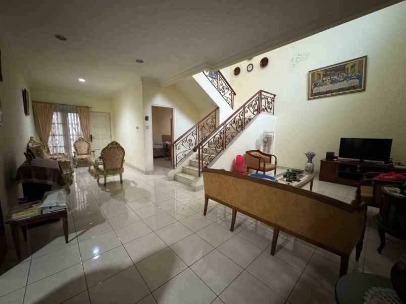 dijual rumah kota wisata
