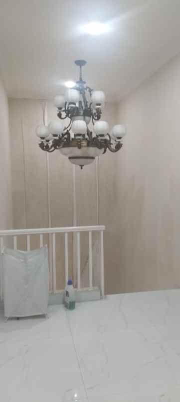 dijual rumah kota wisata cibubur