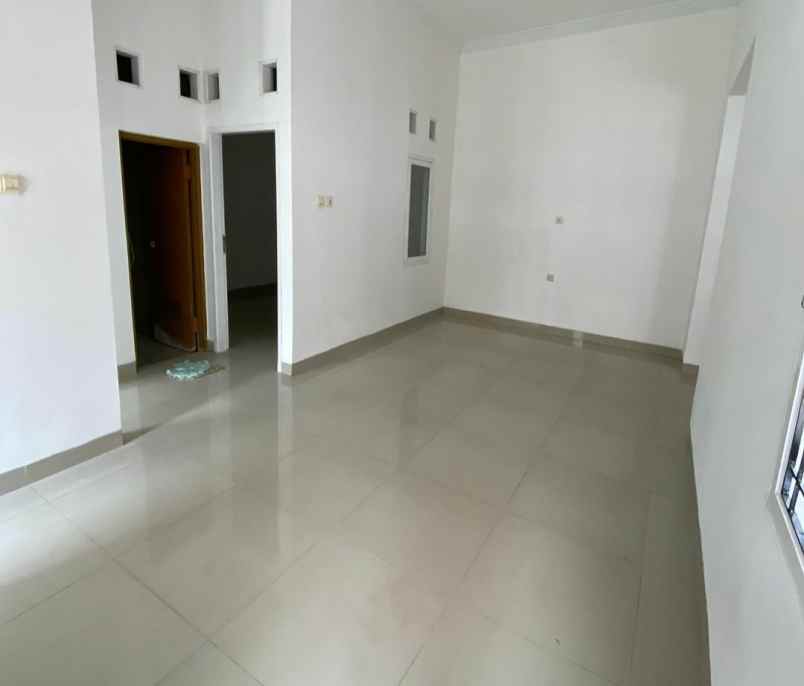 dijual rumah kukusan