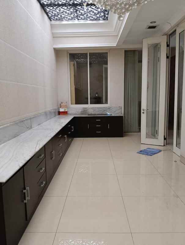 dijual rumah la riz wood pakuwon indah