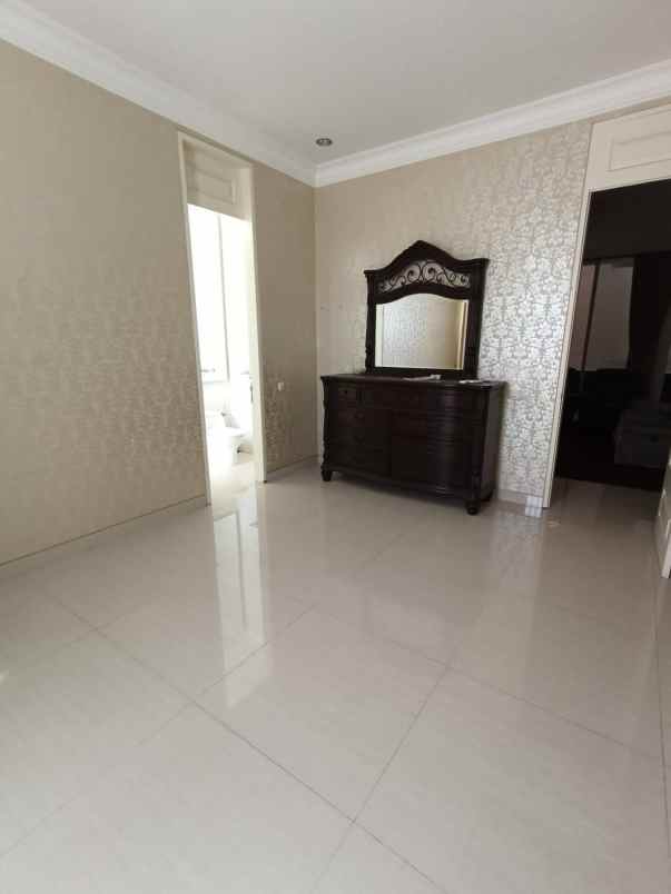 dijual rumah la riz wood pakuwon indah