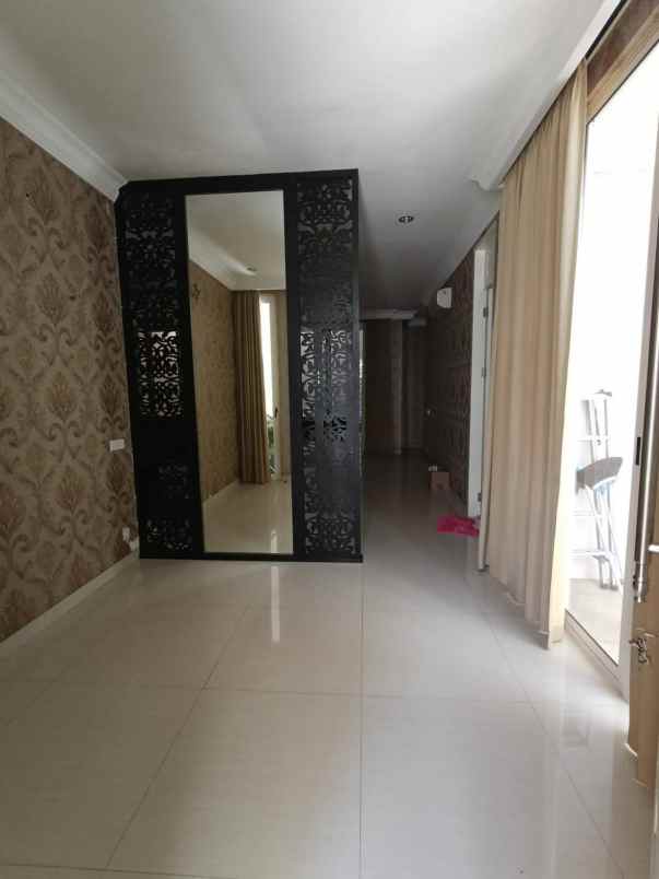 dijual rumah la riz wood pakuwon indah