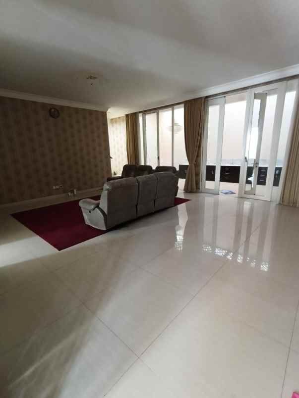 dijual rumah la riz wood pakuwon indah