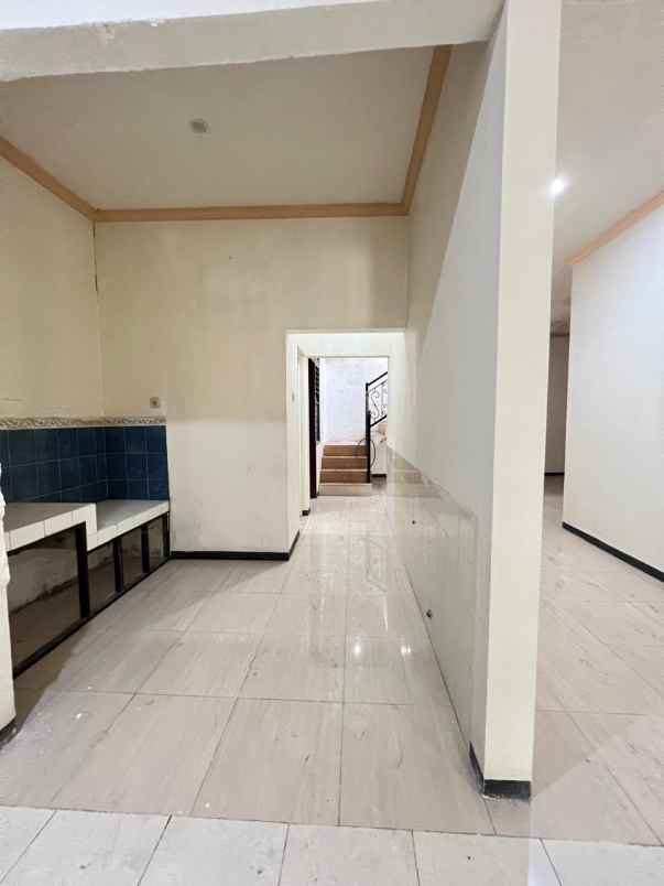 dijual rumah lebak indah