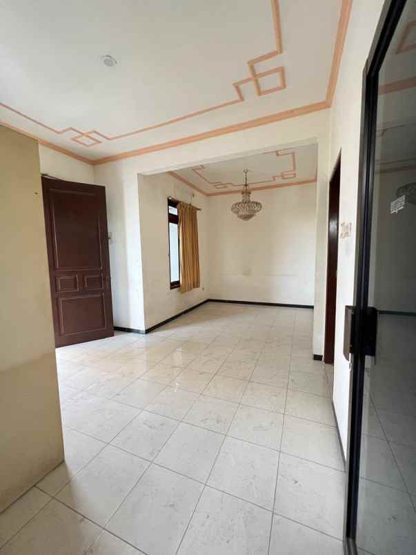 dijual rumah lebak indah