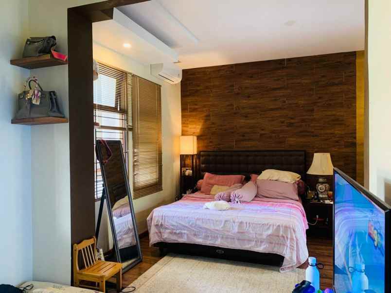 dijual rumah lembah hijau