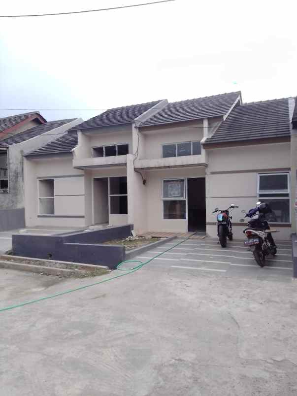 dijual rumah lokasi strategis akses