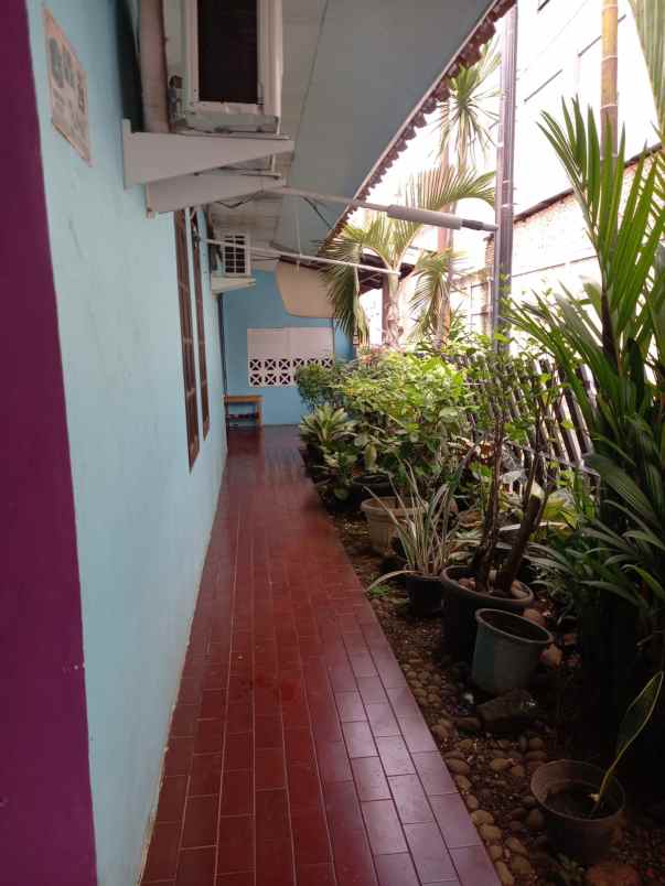 dijual rumah lokasi strategis di ulujami