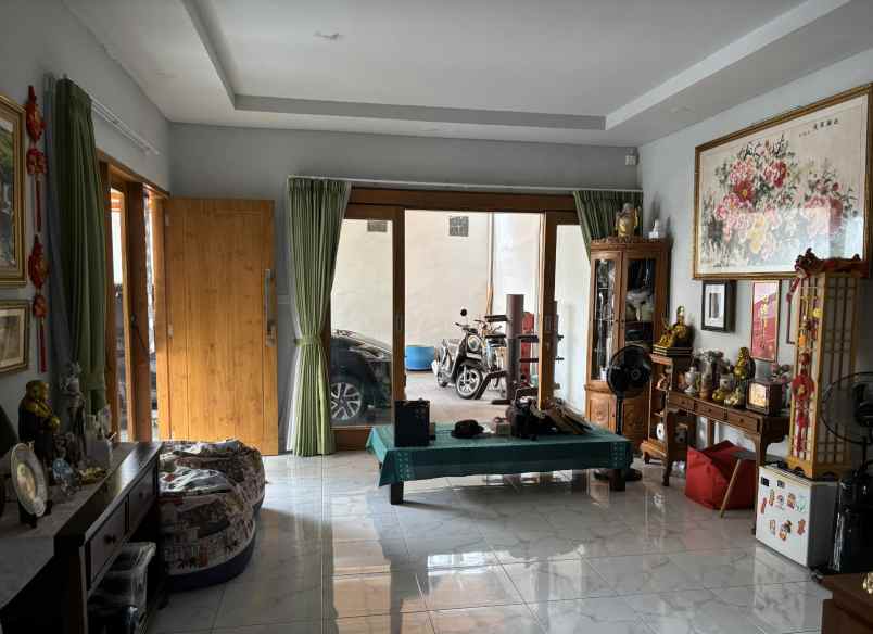 dijual rumah luas di pusat kota denpasar sanglah