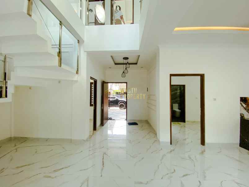 dijual rumah maguwoharjo depok sleman