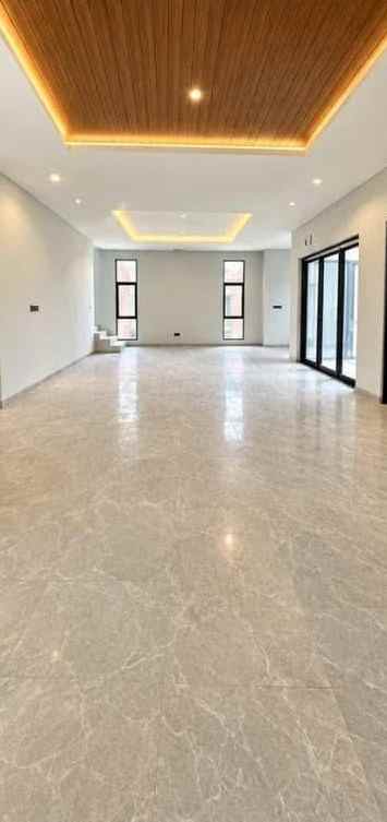dijual rumah manyar