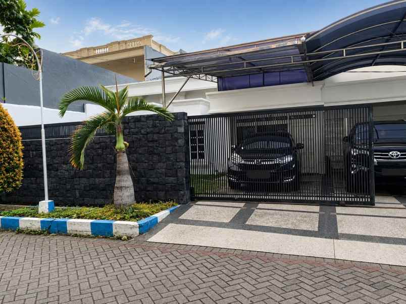 dijual rumah manyar kertoarjo