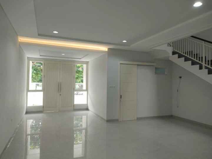 dijual rumah manyar tirto