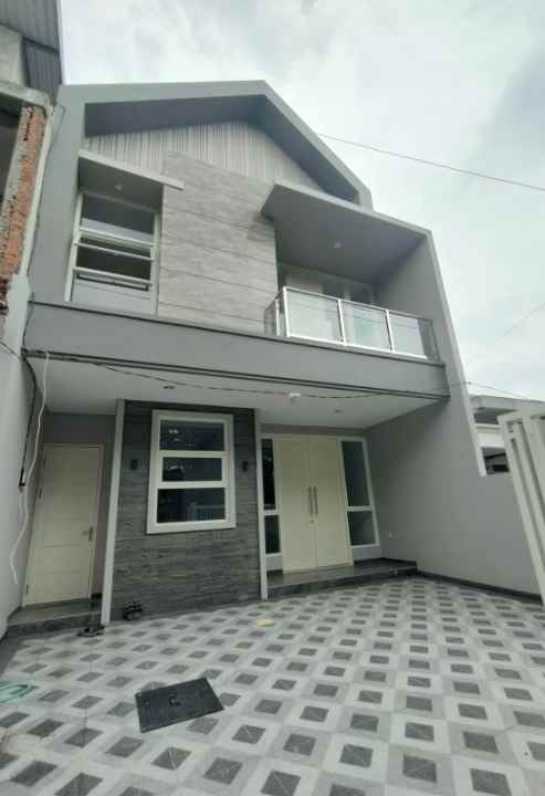 dijual rumah manyar tirto