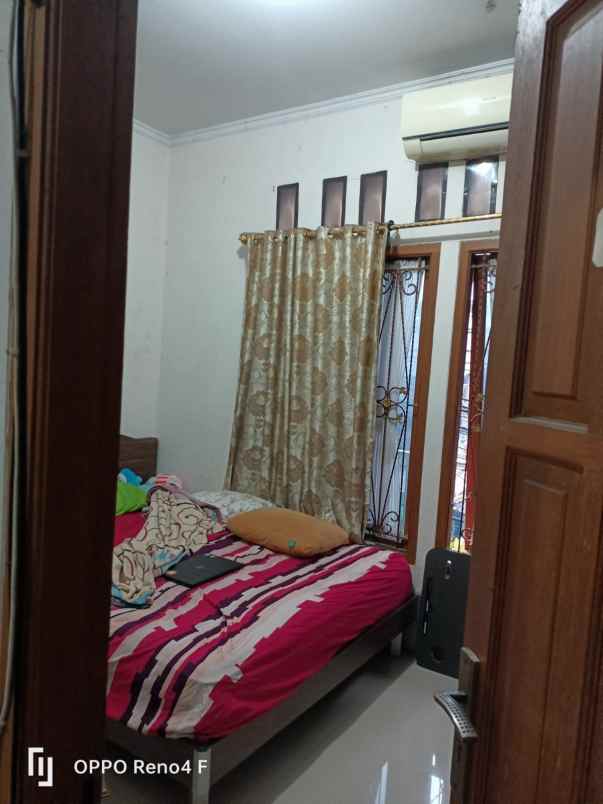 dijual rumah menteng atas