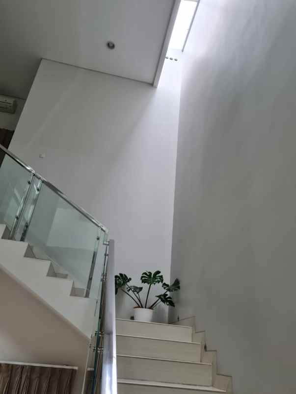 dijual rumah mewah di daerah jakarta pusat