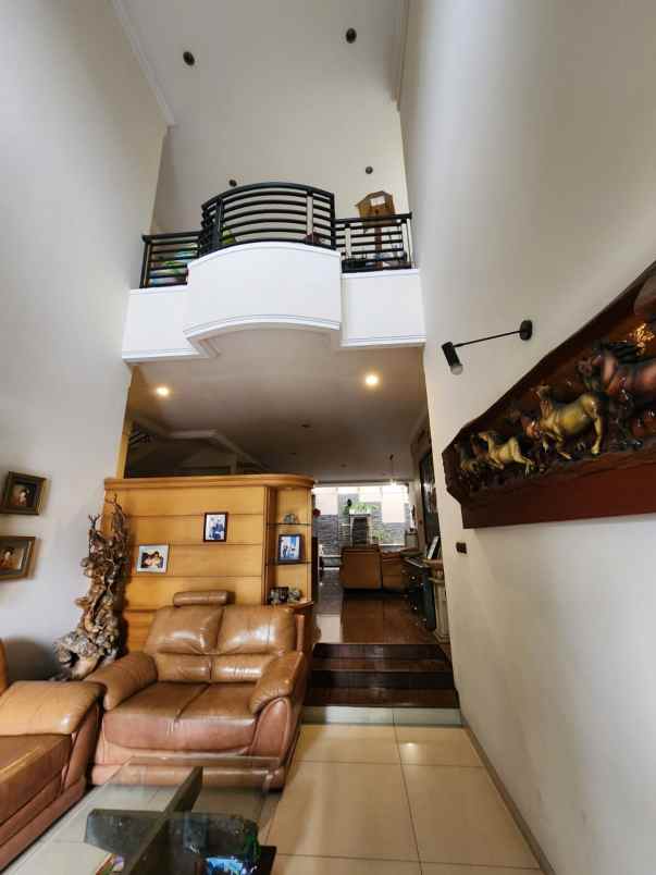 dijual rumah mewah di puri indah
