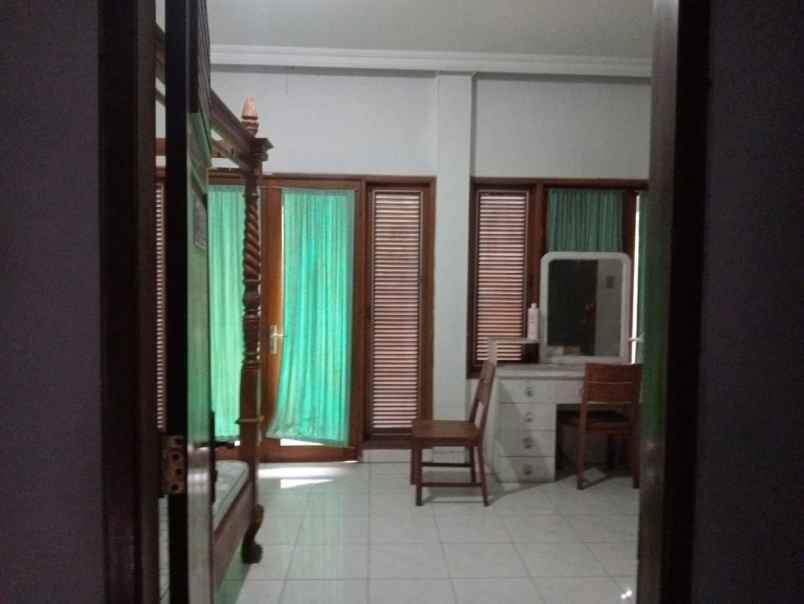 dijual rumah mewah jatiwaringin