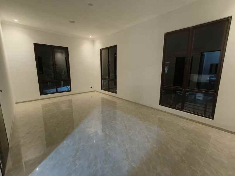 dijual rumah mewah kota wisata cibubur