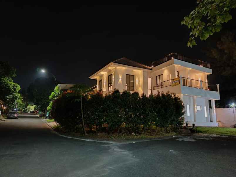 dijual rumah mewah kota wisata cibubur