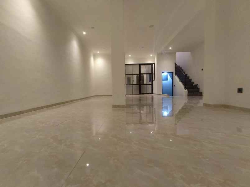 dijual rumah mewah kota wisata cibubur