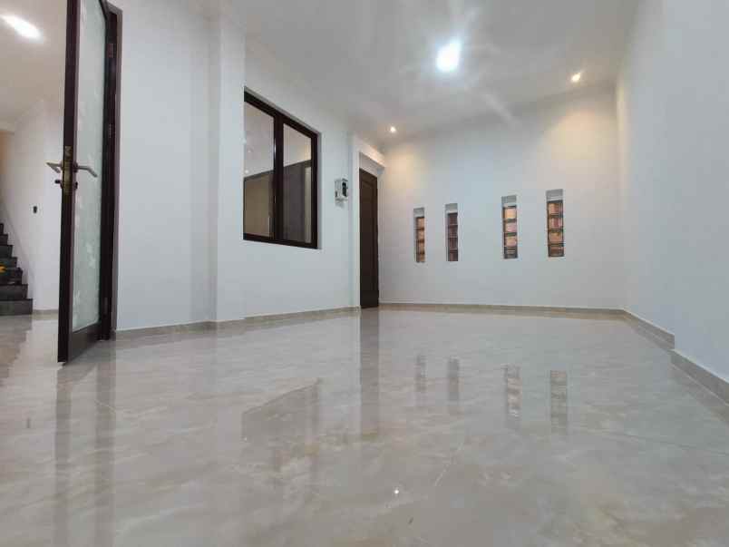 dijual rumah mewah kota wisata cibubur