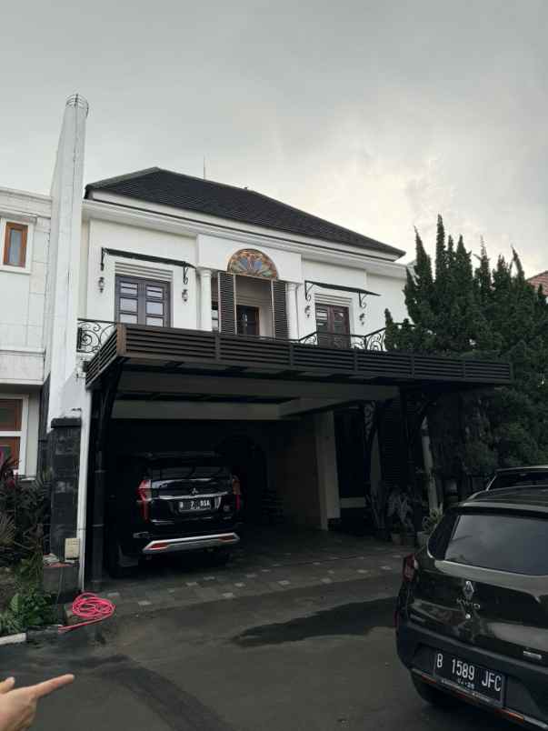 dijual rumah mewah lokasi strategis jakarta selatan