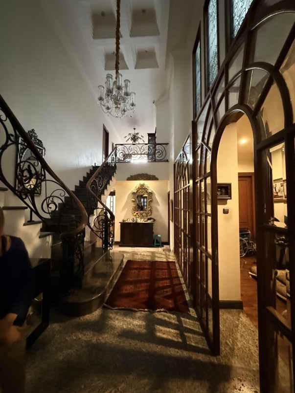 dijual rumah mewah lokasi strategis jakarta selatan
