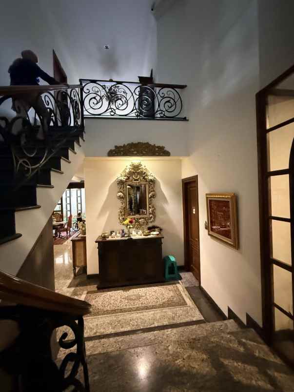 dijual rumah mewah lokasi strategis jakarta selatan