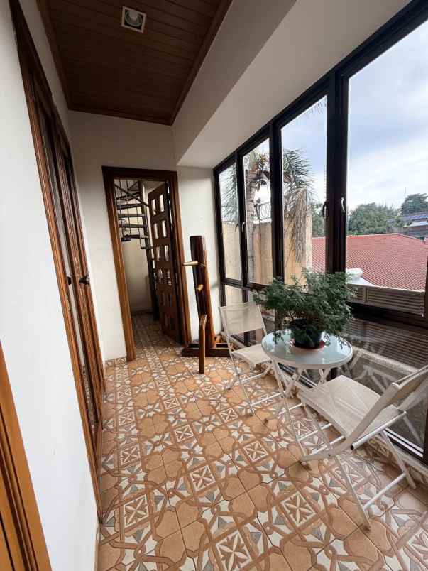 dijual rumah mewah lokasi strategis jakarta selatan