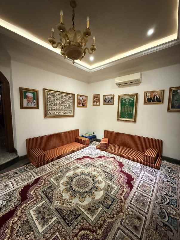 dijual rumah mewah lokasi strategis jakarta selatan