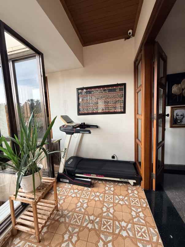 dijual rumah mewah lokasi strategis jakarta selatan