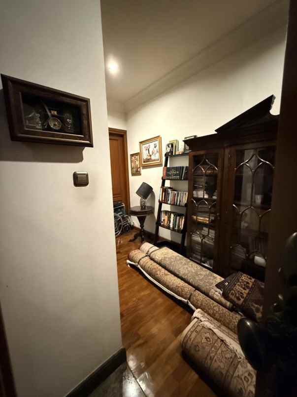 dijual rumah mewah lokasi strategis jakarta selatan