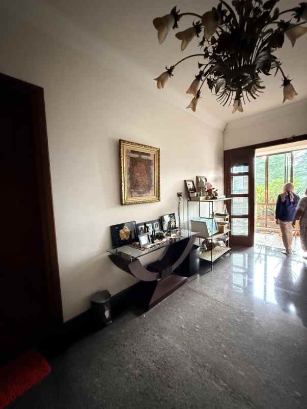 dijual rumah mewah lokasi strategis jakarta selatan