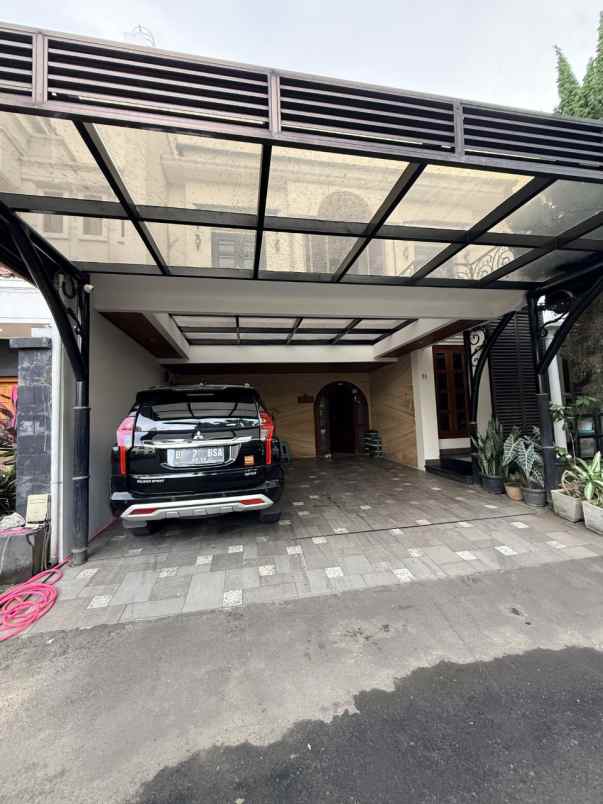 dijual rumah mewah lokasi strategis jakarta selatan
