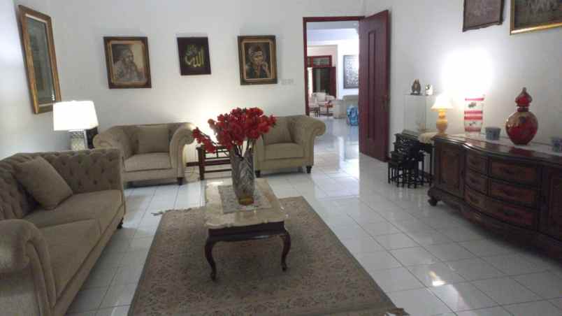 dijual rumah mewah luas