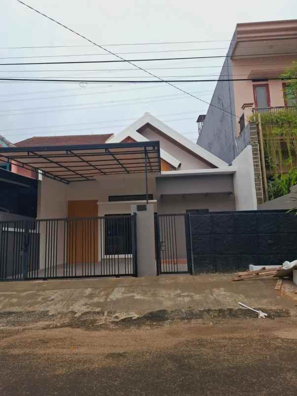 dijual rumah minimalis siaphuni di taman harapan baru