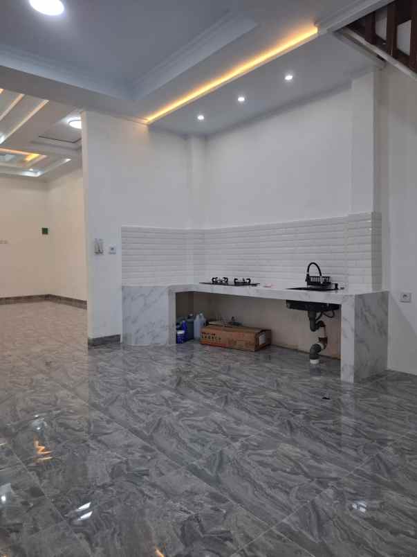 dijual rumah minimalis siaphuni di taman harapan baru