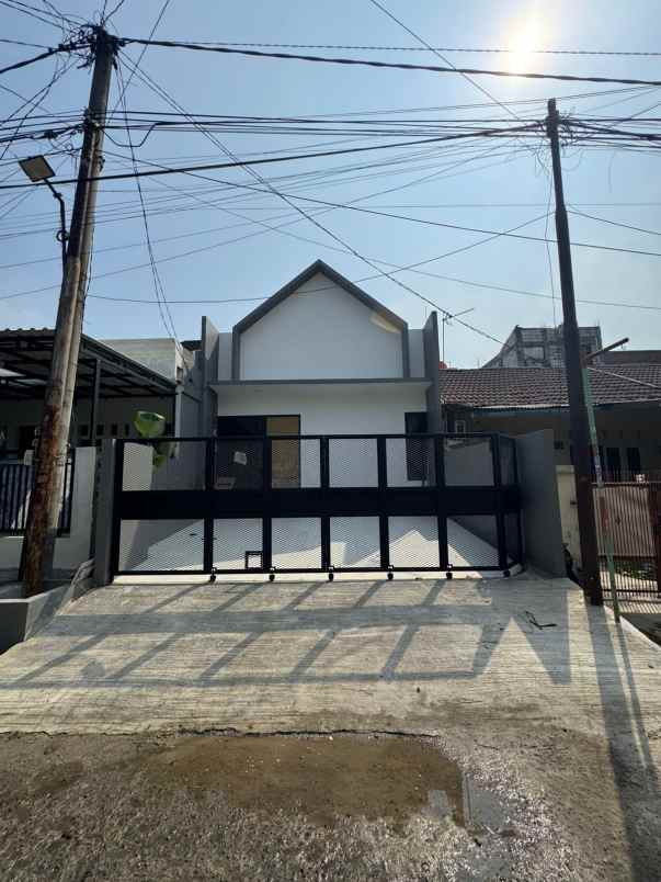 dijual rumah mutiara gading timur
