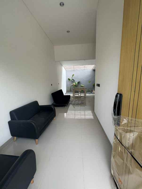 dijual rumah mutiara gading timur