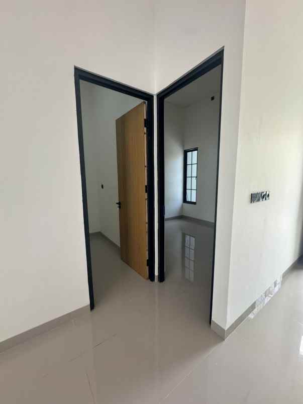 dijual rumah mutiara gading timur