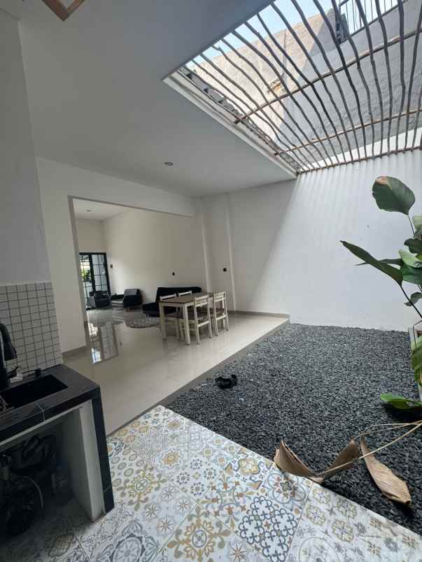 dijual rumah mutiara gading timur