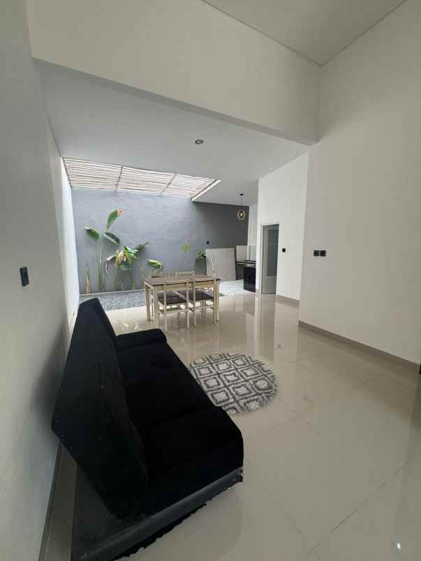 dijual rumah mutiara gading timur