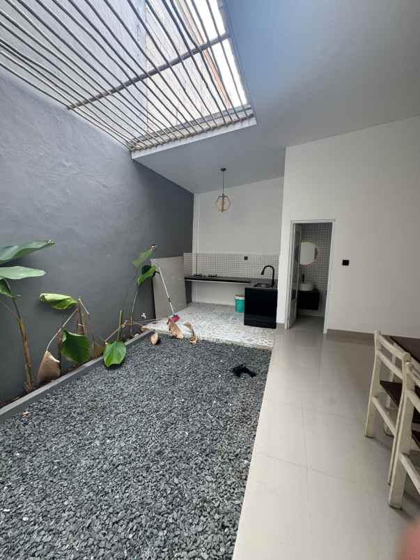 dijual rumah mutiara gading timur