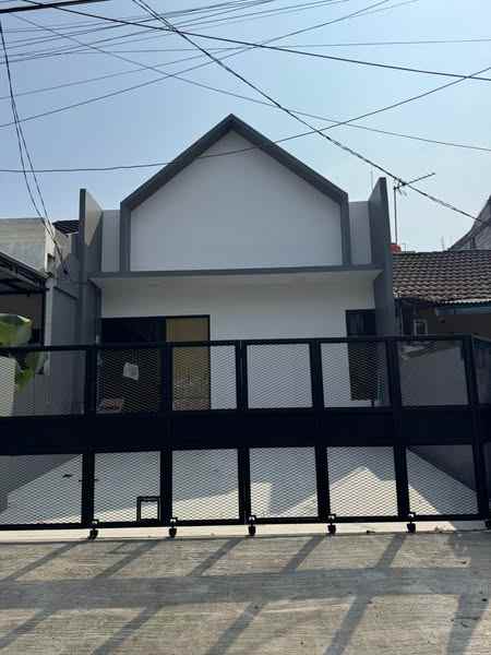 dijual rumah mutiara gading timur