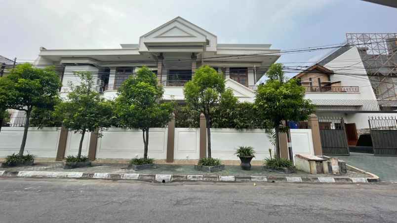 dijual rumah nginden intan raya