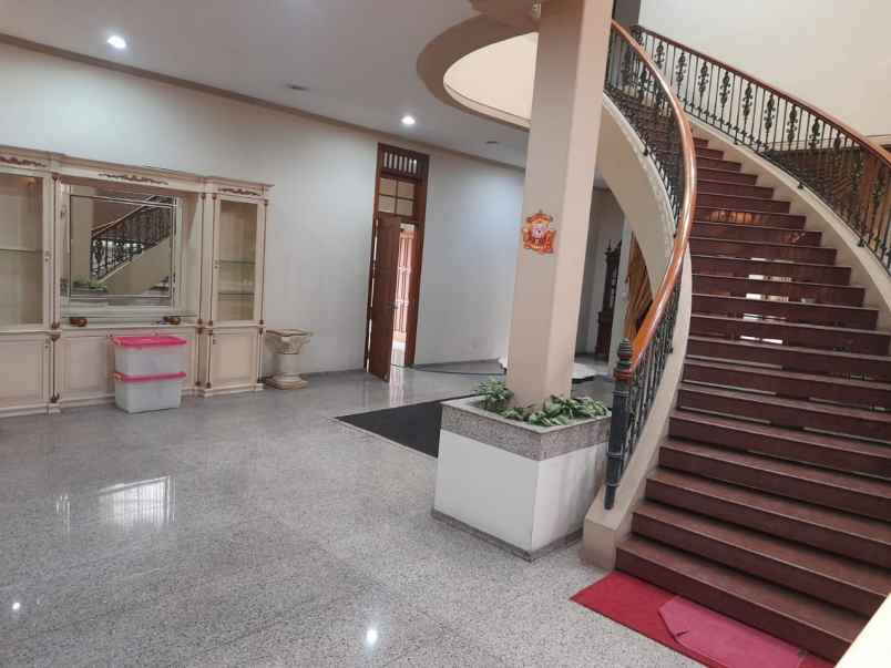 dijual rumah nginden intan raya
